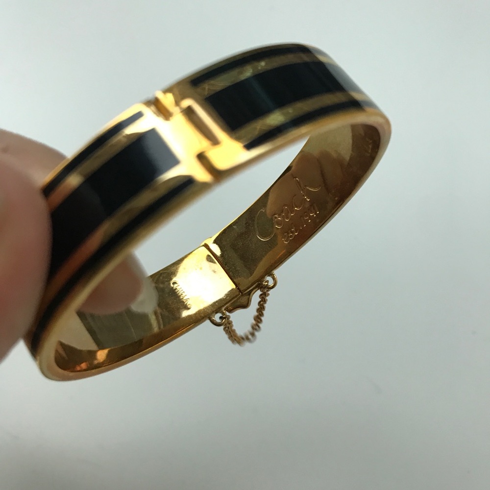 Coach Bracelet in black and gold hardware - Picture 5 of 7